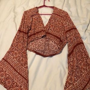Long sleeve vintage style crop top.
